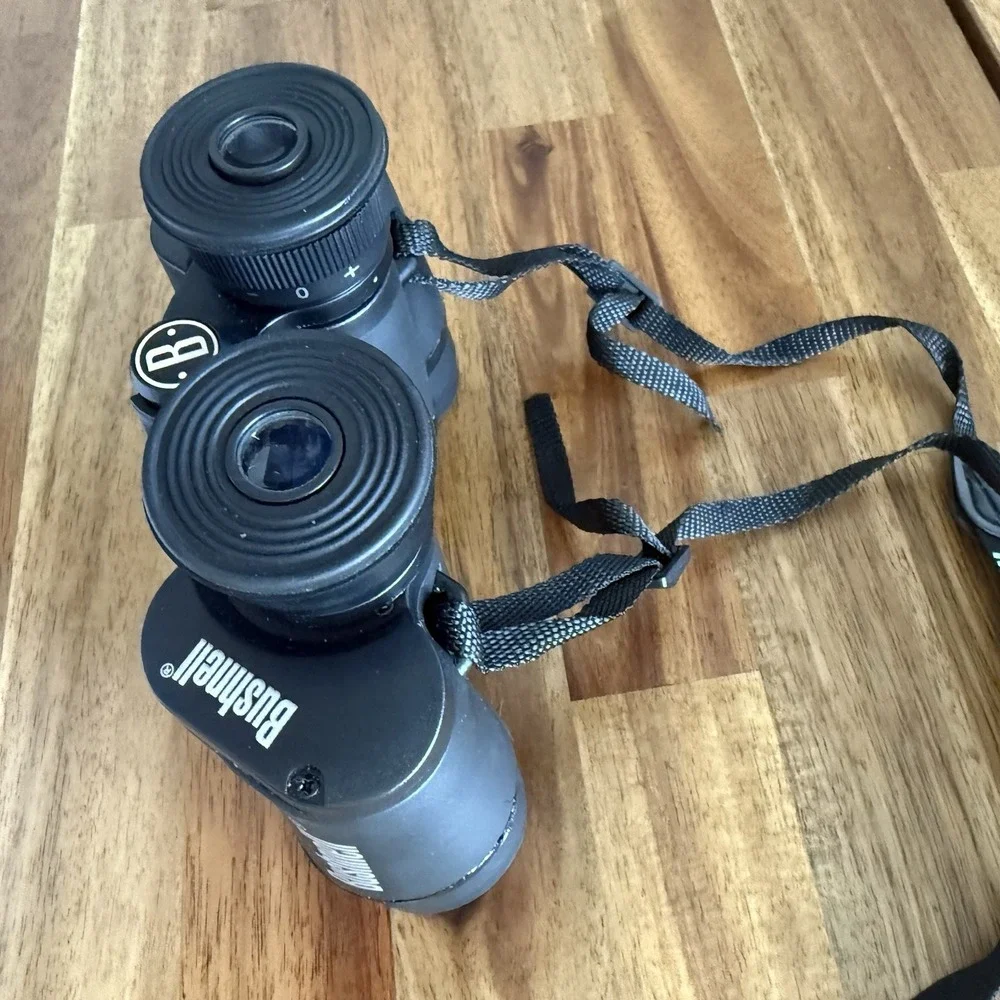 Bushnell Instafocus Field of View 7X35 420 ft @ 1000 yds Binoculars With Case